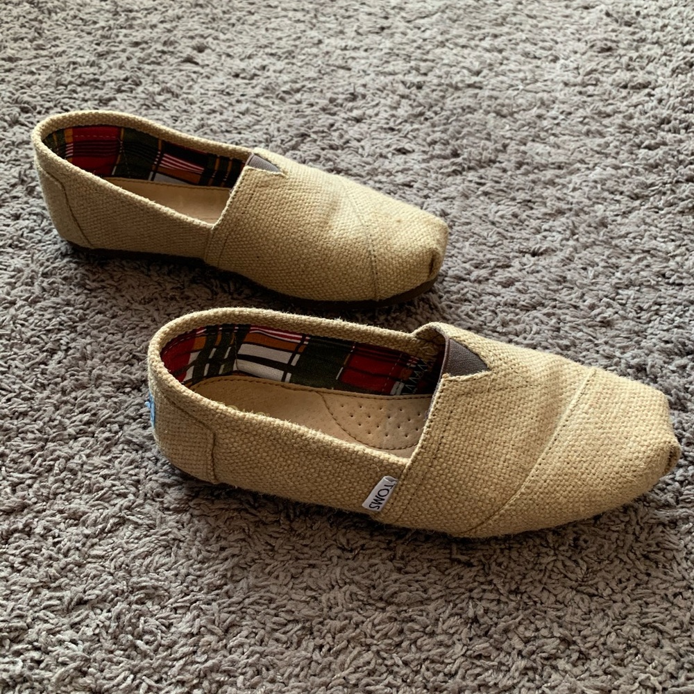 Toms - Picture 2 of 3